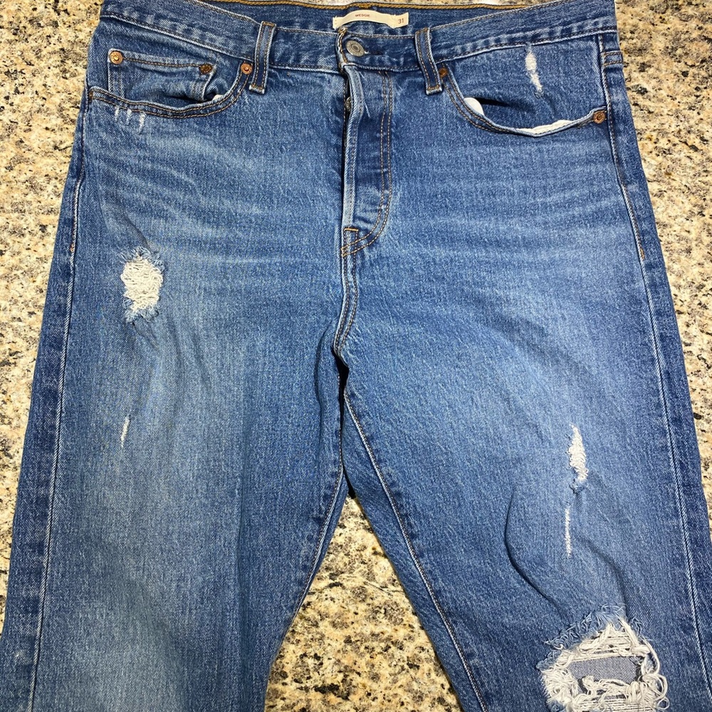 High-Waisted Ankle Levi Jeans